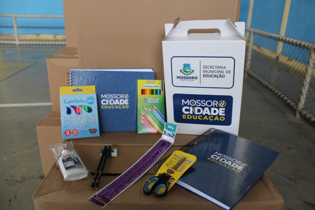 Alunos da rede municipal de ensino receberão kits escolares e